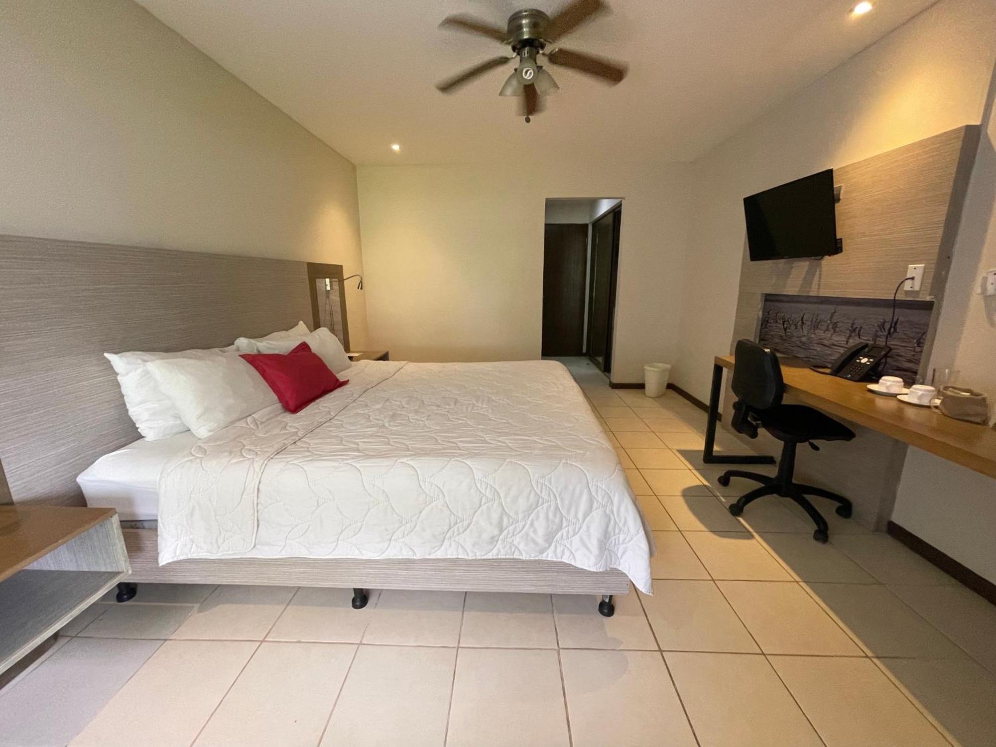 Puerto Azul Hotel Puntarenas Buitenkant foto